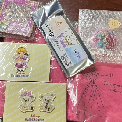 • 商品丰富+稀缺款易淘：涵盖动漫周边、中古CCD相机、日系服饰、迪士尼/三丽鸥好物等，能挖到国内难寻的小众款或限量款，二手/闲置品品相普遍优质（不少99新好物）。
• 性价比高+优惠多：价格比国内平台或其他海淘渠道低30%-50%，可叠加优惠券、积分抵扣运费（1积...