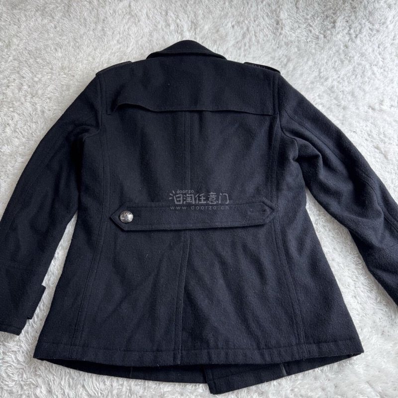 太惊艳了！阿玛尼这件真丝外套质感丝滑垂坠，上身优雅满分。虽是海淘，但做工和版型完全值得等待，每一步都透着高级感，绝对超值！