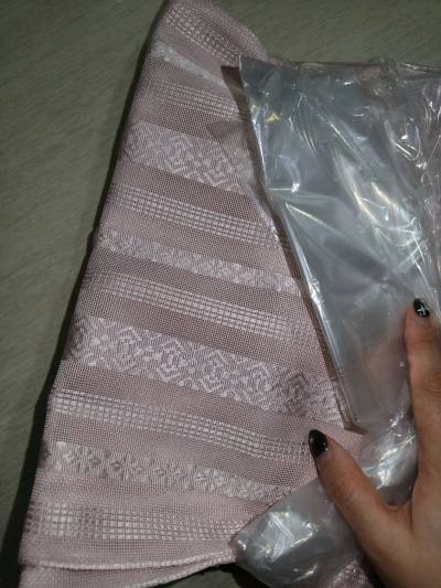 这次买到的夏物袋带真的非常小清新了！之前淘到的腰带都是偏正经华丽的款式，但是发现能用上都次数很少。第一次淘清新款就淘到了材质切百搭的很开心~