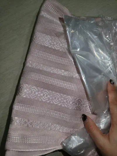 这次买到的夏物袋带真的非常小清新了！之前淘到的腰带都是偏正经华丽的款式，但是发现能用上都次数很少。第一次淘清新款就淘到了材质切百搭的很开心~