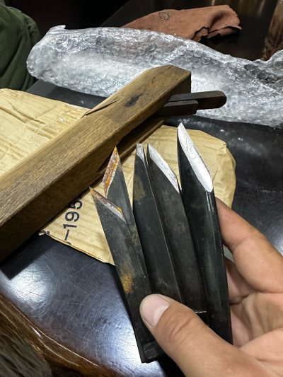 非常不错的小刀，是我想要的样子，每件都很满意，到手都很完美，满足了我的需求，美好的物件能使人心情愉悦。