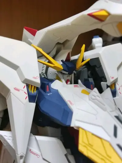 这个豪华版大白鹅最近才有空拆盒把玩，旧版的大白鹅赶脚还是挺不错。十分的霸气，我非常喜欢，感谢挖煤姬给我机会淘到大白鹅！