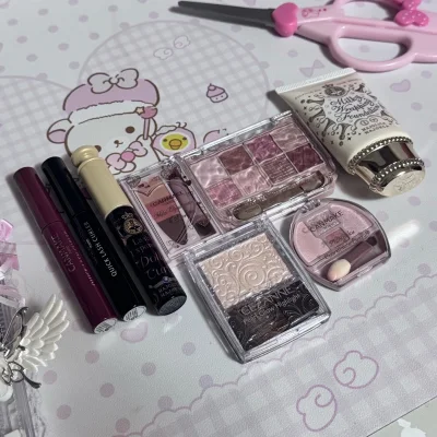 三个月怒入三箱化妆品，简直美到心巴上了。全怪挖煤姬服务太到位，代切速度快到极速秒切，一点不拖沓。用积分抵扣后国际运费更是低至个位数，性价比直接拉满。这次囤的依旧是爱用款，砍妹、倩丽、恋爱魔镜一次集齐。更惊喜的是包装超用心，裹得严严实实，毫无磕碰，这波海淘体验直接满分...