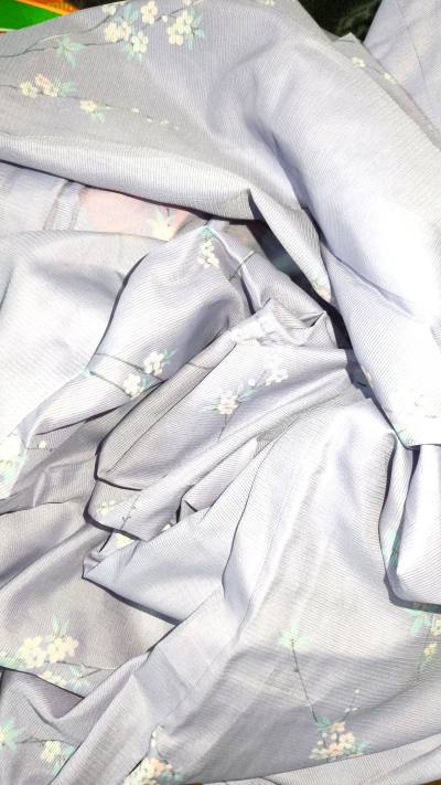 之前买的都是访问着和留袖，这一次买到了颜色比较淡雅的紫色小纹，可惜之处他是化纤 好消息是可水洗！夏天穿拍照肯定很好看