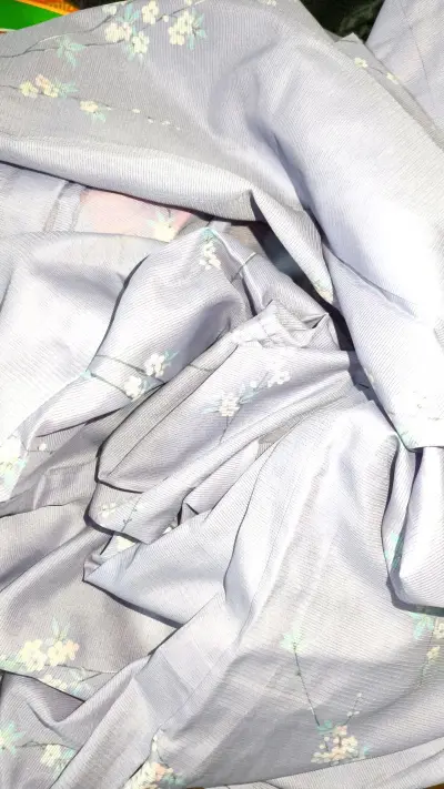 之前买的都是访问着和留袖，这一次买到了颜色比较淡雅的紫色小纹，可惜之处他是化纤 好消息是可水洗！夏天穿拍照肯定很好看