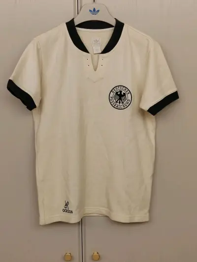 感觉挖煤姬的图片搜索功能越来越精准，居然给我搜到了找了很多年的衣服。尺码合适，讲价1000日元后马上下单。