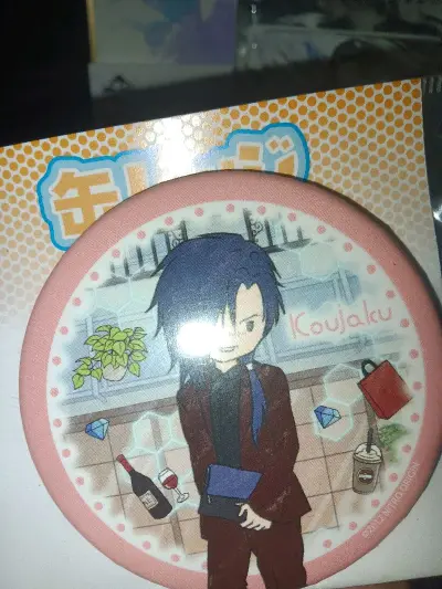 这次在挖煤姬上成功“切”到了DMMD里红雀的亚克力挂件和同角色吧唧，双子中威尔斯的亚克力挂件。拆包裹的过程简直是一种享受——每一个挂件都单独用泡沫袋包裹得严严实实，让跨越重洋而来的“宝贝们”毫发无损，拿到手里时那种踏实又兴奋的感觉，就是“吃谷”最大的快乐。
因为体验...