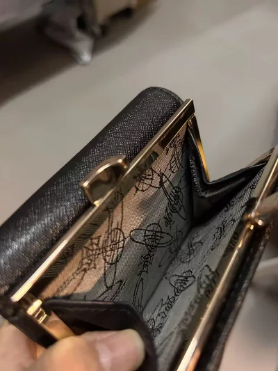 体验感很好的一次购物！超级可爱的钱包看到就下单啦，一星期就到货超迅速！完全保留新鲜感嘿嘿，物流给力的同时还包装的特别完整！非常可以，很厉害的平台，平时活动也很多！会一直买下去滴