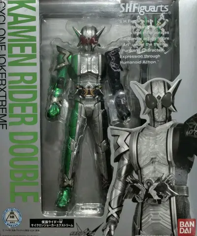 这2款都是假面骑士w里极具代表性的形态，尤其是疾风王牌极限最终形态，是我感觉最帅的形态之一。月神扳机的枪也是十分的有感觉，有着老shf1.0的美。感谢挖煤姬给我机会淘到这2款假面骑士shf1.0