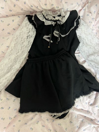 在挖煤姬切了几套衣服，是正品。
走的EMS运输很快就到家了，包装什么的都完好，非常好的一次购物体验，挖煤姬真的太方便了！