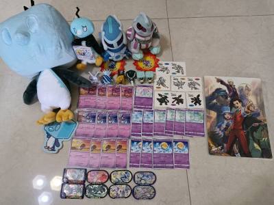 当宝批的日子又切各种小东西了
这回购入了一些毛绒，这只鹅没想到能这么大只……如p2对比松软（但是头部很好rua）彩牌也很大一张跟另一只小鹅一样高了（如图p5）
切煤切到了价还不错的带牌珍钻doll使我三龙带牌doll集齐了非常之高兴（问就是老创的我买不到在找了在找了...