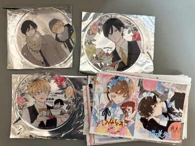 挖煤姬是一个跨境转运平台，支持代拍日拍，合单发货和积分抵扣运费，让用户轻松淘遍日本好物!这次用的是可追踪小型航空线路，速度也是很快~一个礼拜买的谷子就美美的到手啦^_^
年末淘到了不少好物，特别是这三个联动杯垫期待了很久，收到手也特别喜欢，哈宝的相卡也非常可爱亚克力...