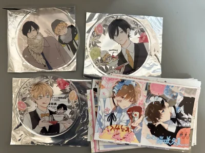 挖煤姬是一个跨境转运平台，支持代拍日拍，合单发货和积分抵扣运费，让用户轻松淘遍日本好物!这次用的是可追踪小型航空线路，速度也是很快~一个礼拜买的谷子就美美的到手啦^_^
年末淘到了不少好物，特别是这三个联动杯垫期待了很久，收到手也特别喜欢，哈宝的相卡也非常可爱亚克力...