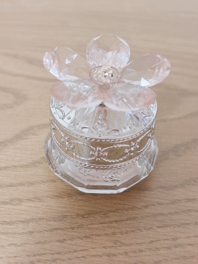 一直使用挖煤姬没出过错，这次依然选择挖煤姬，周末还有许多优惠券，太实惠了，优惠券加上好价。这次切的是jillstuart的唇膏、眼影和dasique的唇膏