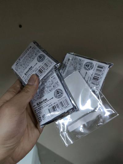 卖家包装超惊喜，原袋线条清晰，无划痕没磕碰，图文描述一致，预期内发货。运输没等很久，包装也很稳，坚硬新箱还裹气泡膜完全没撞角磨损。