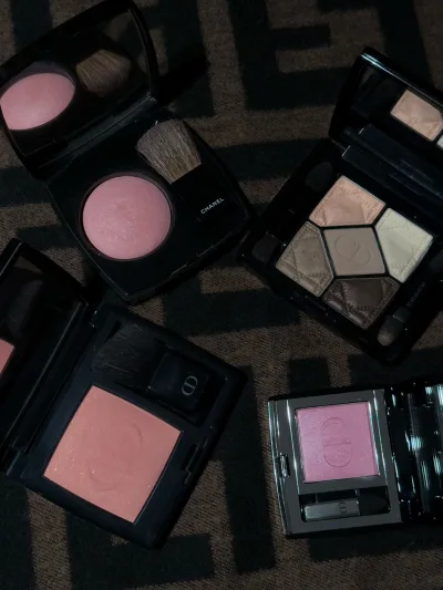 这次的挖煤个人非常满意！在海关交税后就丝滑拿到包裹，打包的很好，没有运损。挖的盘子也都很实用，日常通勤的粉色系，很有少女心。腮红也bling bling的，淡淡的光泽上脸很通透，姐妹看到以后也准备挖同款了哈哈哈哈。粉粉嫩嫩的腮红眼影就是我的最爱，看到喜欢的还会继续淘...