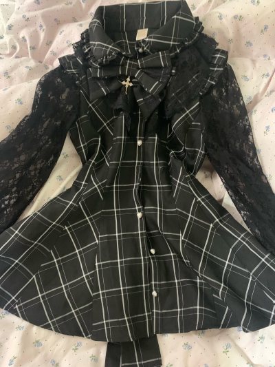 非常喜欢这几件衣服，价格也比在国内二手软件上的便宜了一些，是选择通过挖煤姬下单了自己件衣服入库后和单邮寄到国内很快就收到啦，商品的包装都非常完好，没有任何的损伤，东西也是正品！真的是非常不错的一次购物体验