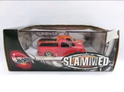 这款风火轮SLAMMED系列皮卡太惊艳了！红橙配色超吸睛，低趴改装造型还原度拉满，礼盒包装完好无破损，细节做工精致，收藏级的绝版好物！