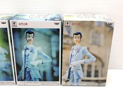 终于集齐了这一系列，看着它们整整齐齐地摆在那里，真的很有成就感。每一个都做得很精致，没有一个拉胯的。这就是我热爱二次元的理由，太治愈了。