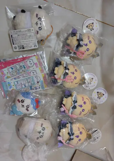 这次用的依旧是竹蜻蜓！打包的很好很好，开箱也非常舒心，感觉合单的工作人员有收纳功底在的哈哈，超级赞！
拆的时候发现樱花妹用这个塑料袋给我包装了一下毛绒挂件…OMG原来这个塑料袋居然是通用的吗，莫名搞笑