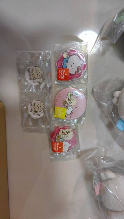 收到了满满一箱子娃娃！开箱子发现被塞满了，太幸福了小小的箱子打开是大大的幸福嘿嘿，居然是那么多宝宝等待我开箱展示！这箱到的速度也蛮快的，竹蜻蜓plus蛮不错的，八只的确太多了运费花的是1kg的档位，还能接受，还切到了獭师宝宝的小物，虽然国内也上了这款之前的烫款古早立...