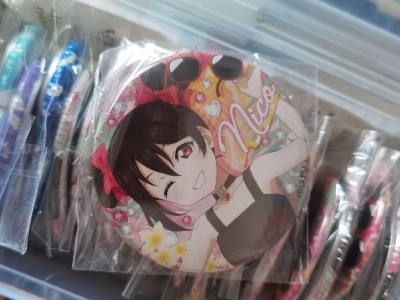 赶在冬日换季时收到了这份充满温暖感的包裹。在任意门同时入手了矢泽妮可手游毛衣与缪斯CD，开箱时仿佛同时拥抱了触手可及的温暖与永不褪色的歌声。
任意门平台在处理这类混合商品时展现了专业考量。毛衣采用真空防尘袋包装避免受潮，CD则用单独的气柱袋加固防...