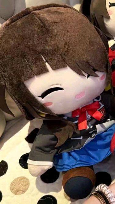 玩偶公仔收到手后立马拍了图片，狂三fufu实物非常美丽，拍出来的图片很惊艳，很好出片，商品包装的也是非常的恰到好处，很舍得给泡沫纸打包非常很到位，多出点 太喜欢了，工艺很完美，很给力很到位！