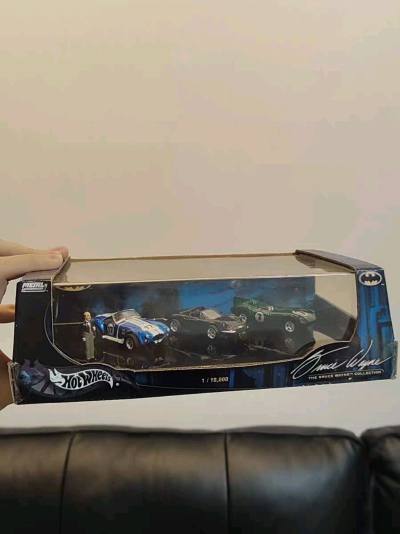 这款布鲁斯韦恩限定风火轮套装太绝了！限量1/10000超稀有，车型还原蝙蝠侠经典座驾，细节做工超精致，收藏摆柜直接封神！