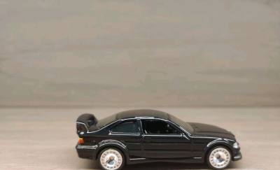 这款黑色宝马风火轮太有质感了！亮黑漆面超顺滑，车身线条复刻得超到位，轮毂细节也精致，摆柜把玩都超合适，宝马粉直接冲！