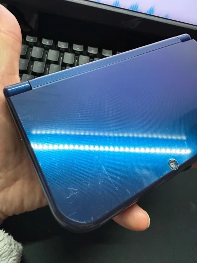 新大三，400元，这个价格美不美，虽然有点划痕，但是完全能够接受！每一次都能够淘到自己心仪的东西！感谢