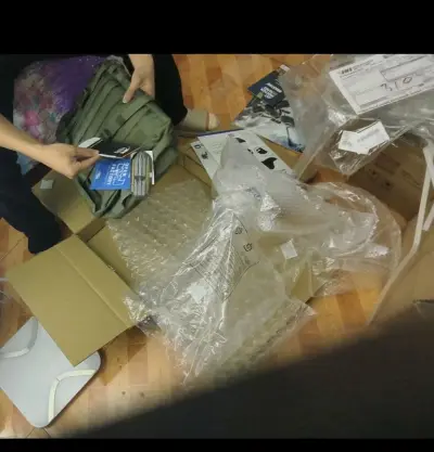 非常に完璧なショッピング体験です！
販売者からプレゼントされたTASMANIANTIGERのカタログを受け取り、大変嬉しく思っています！