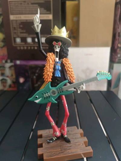 没想到几十块钱能买到这么大的手办！这做工对得起价格，分量沉甸甸，造型还原。性价比超高，这就是我的快乐源泉。