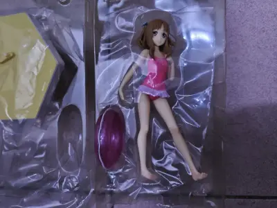 实物的通透感做得很好，特别是眼睛的涂装，水汪汪的非常有神。这就是手办的灵魂所在。这波购物体验真的太棒了!