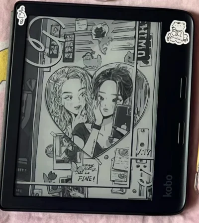  外观与手感：7英寸Carta 1200屏、300PPI，显示通透；非对称机身+双物理按键，单手握持舒适；下凹屏边缘略割手，中框偏脆，后盖按压偶有异响。
续航：日常阅读约数周，频繁翻页/开WiFi会缩短；电池可拆卸，长期使用易更换。