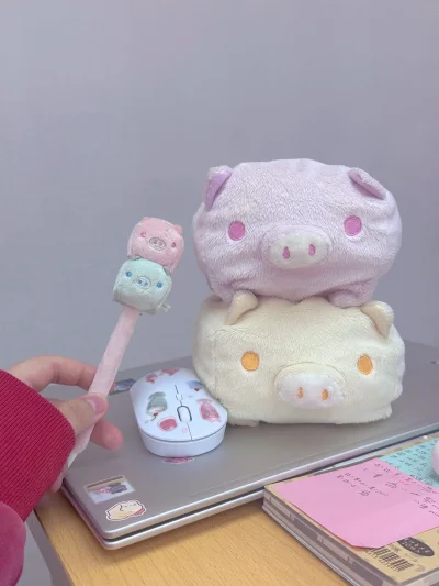 挖煤姬十二月年末好物分享 小猪治愈世界！～漂洋过海地小猪来到我身边，非常幸福的的等待过程，感觉现在已经离不开挖煤姬来增添生活的幸福感啦！
ems神速！一周不到就到家了！
 这次又在挖煤姬买到了心仪的商品，从下单到收货体验非常好，物流速度很快，送的积分还能抵扣运费，打...