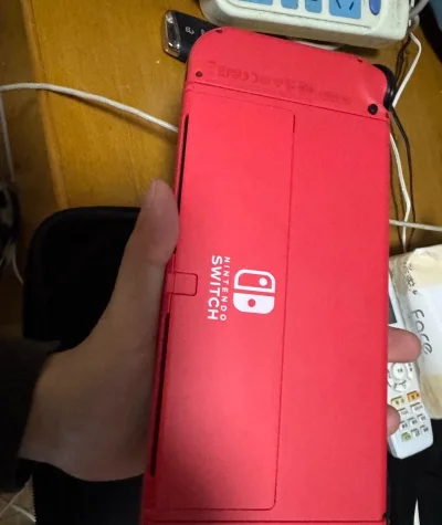 蹲了好久的马里奥限定oled，可算是蹲到了，价格实惠，船运速度也快，大概二十几天，成色大概有九成新，这个限定是目前几款switcholed里面最帅的！好评！