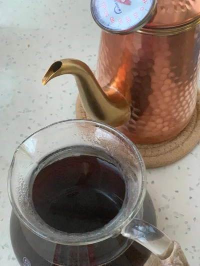 kalita咖啡壶是一款铜质的手工捶打的咖啡壶，对于日式手冲来说是一款绕不过去的咖啡壶，选择它是一个非常不错的选择