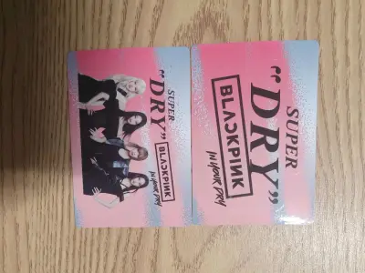 已经不知道在挖煤姬买过多少次小卡了，这次买的BLACKPINK新代言卡和JennieHera代言卡一套和团卡，依旧完美无瑕运回，每张都包装的很好，硬纸板泡沫袋一个不少，推荐！！