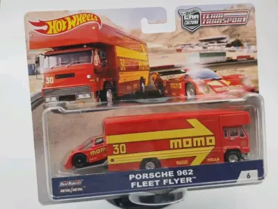 这款风火轮运输车队套装太惊艳了！Porsche 962和Fleet Flyer的MOMO涂装超还原，金属车身质感拉满，细节做工精致，收藏和把玩都超合适，性价比绝了！