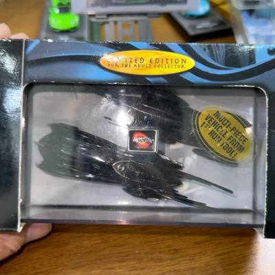 这款风火轮蝙蝠侠战车限定款太惊艳了！车身造型还原度超高，暗黑质感拉满，限量版包装设计很有收藏感，细节做工精致，蝙蝠车迷直接闭眼冲！