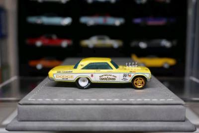 这款风火轮道奇车模太有味道了！黄白涂装配色亮眼，车身文字和细节印花超精致，轮毂配色设计感拉满，复古肌肉车造型还原度超高，收藏党直接爱住！