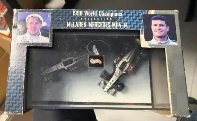 这款风火轮迈凯伦F1套装太戳赛车迷了！车身涂装还原度超高，赛车细节刻画精准，银灰配色质感拉满，老款风火轮的做工超扎实，收藏价值直接拉满！