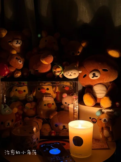 蹲了好久的轻松熊和角落生物周边终于在挖煤姬淘到啦，选了海运方式，等了近一个月包裹稳稳到手！拆开包装的瞬间超惊喜，轻松熊的趴趴公仔绒面细腻柔软，角落生物的小摆件更是还原度拉满，每个细节都精致到戳心。挖煤姬的打包特别用心，层层泡沫裹着周边，完全没出现运损情况，日系周边淘...