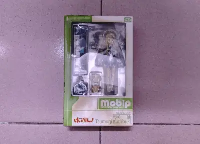 这只手办的配件真的太良心了，替换脸、替换手一应俱全。实物比图片更有质感，替换件也丰富了可玩性，这种完美的体验谁能不爱？