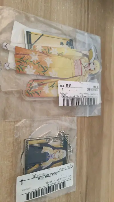 这次在挖煤姬的日淘体验依旧顺利，成功入手了心心念念的角色立牌！

中古品的状态描述很准确，立牌几乎无划痕，图案也非常清晰。平台合单打包很用心，气泡纸裹得严严实实，漂洋过海也完好无损。

开箱那一刻超有幸福感！立牌摆在桌面上瞬间提升了氛围，这种用相对实惠的价格淘到正版...