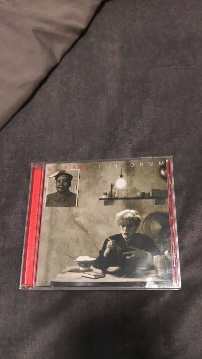 又通过挖煤姬买了一批CD。一些国内很难买到的、或者价格很贵的碟，在挖煤姬也有非常多的选择。加上定期做一些例如挖煤姬手续费全免的活动，除了运输慢一点，其他都好。