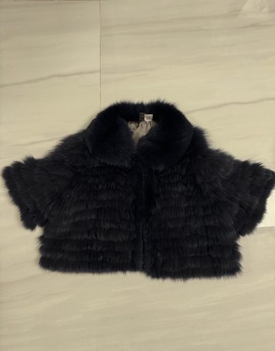 收到这件皮草大衣真的太惊喜了！挖煤姬平台的价格很有优势，物流也很快。毛质柔软顺滑，版型修身显气质，做工走线都很精致，朋友都说好看。是一次非常满意的购物体验，值得推荐！