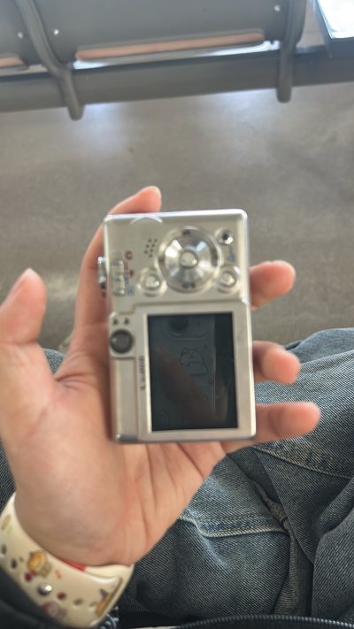 海淘了俩个ccd，和图片成色完全一模一样而且捡漏好价。有时候还会有意想不到的内存卡赠送。总之十分的实惠