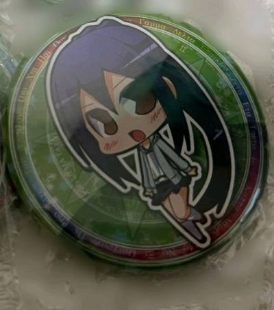 吧唧徽章收到手后立马拍了图片，实物非常美丽，拍出来的图片很惊艳，很好出片，商品包装的也是非常的恰到好处，很舍得给泡沫纸打包非常很到位，多出点 太喜欢了，工艺很完美，很给力很到位！