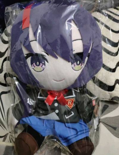 这是约会大作战十香的娃娃公仔 收到手后立马拍了图片，实物非常美丽，拍出来的图片很惊艳，很好出片，商品包装的也是非常的恰到好处，很舍得给泡沫纸打包非常很到位，多出点 太喜欢了，工艺很完美，很给力很到位！